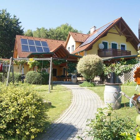 Riegler'S Buschenschank Лойперсдорф-бай-Фюрстенфельд Экстерьер фото