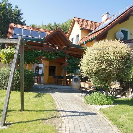 Riegler'S Buschenschank Лойперсдорф-бай-Фюрстенфельд Экстерьер фото