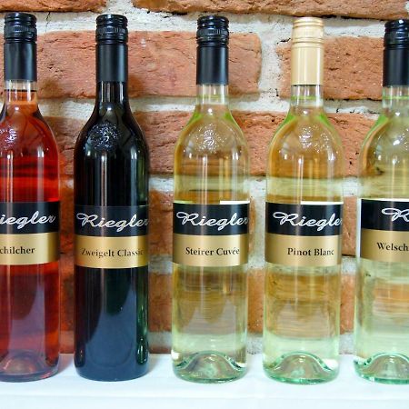 Riegler'S Buschenschank Лойперсдорф-бай-Фюрстенфельд Экстерьер фото
