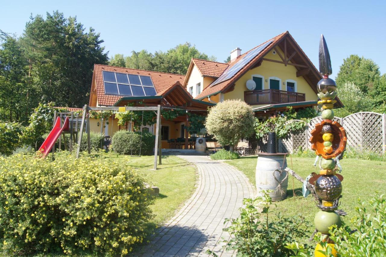 Riegler'S Buschenschank Лойперсдорф-бай-Фюрстенфельд Экстерьер фото