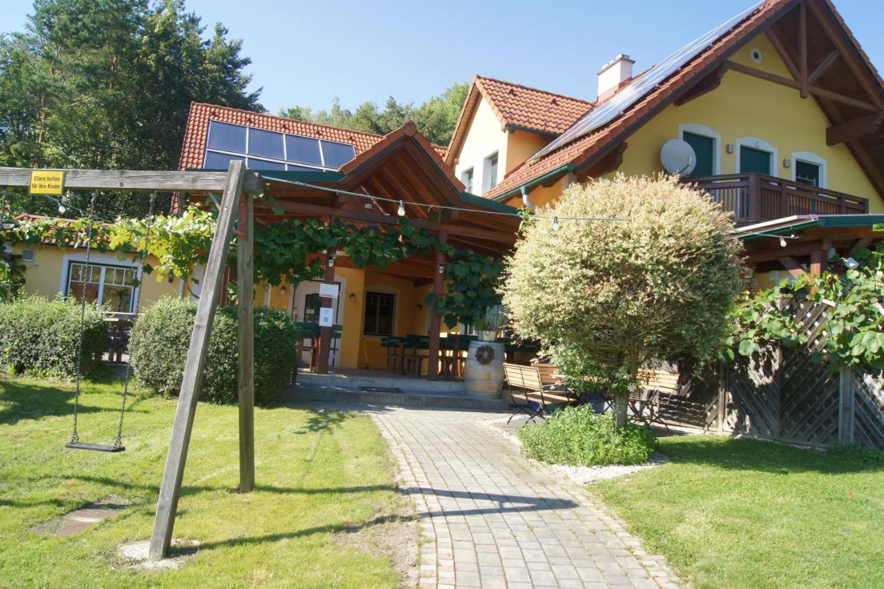 Riegler'S Buschenschank Лойперсдорф-бай-Фюрстенфельд Экстерьер фото